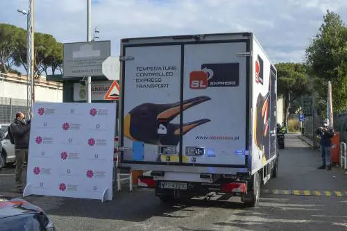 Le prime fiale del vaccino anti Covid arrivano allo Spallanzani