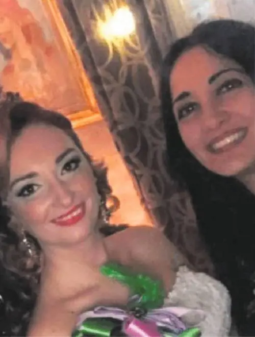 Quelle foto della grillina con l'amica «scomoda»