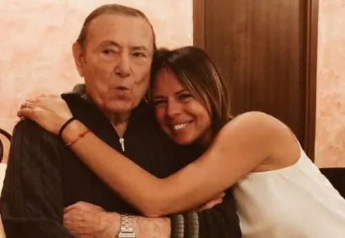 Morto il papà di Paola Perego. Aveva contratto il Covid