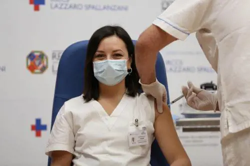 Dai primi casi Covid ai cinque vaccinati: undici mesi dopo allo Spallanzani si inverte la rotta