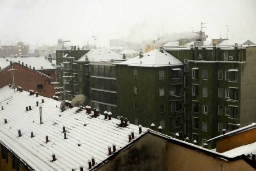 Milano si è svegliata sotto la neve: scatta il piano emergenza