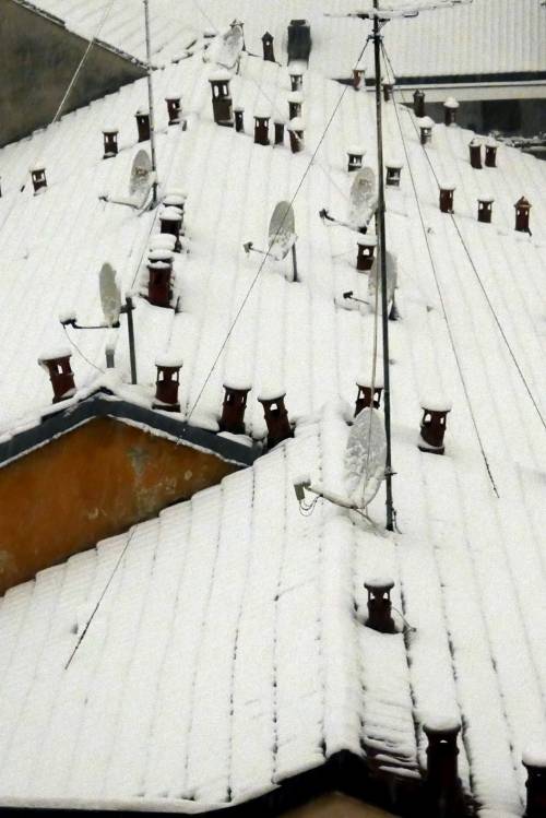 Milano si sveglia sotto la neve