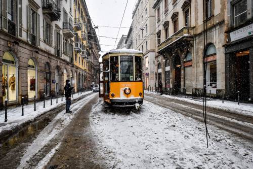 "Non guardi il meteo?", "Dal divano...". E la "bufera" si abbatte su Sala