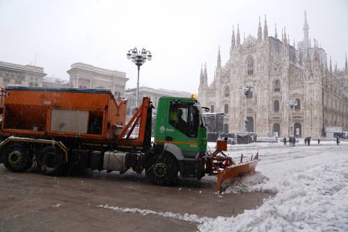 La neve chiude le strade del Nord in "arancione"