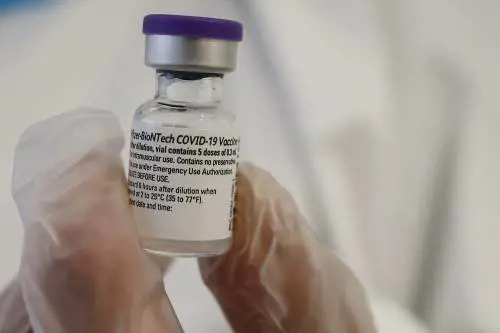 Vaccini, la Lombardia accelera. Moratti e Garavaglia in giunta