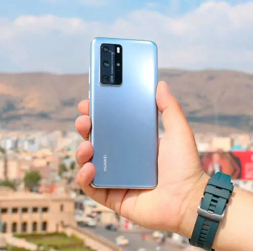 Vetro graffiato dello smartphone? Huawei inventa la miscela "magica"