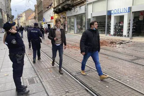 Forte sisma in Croazia, edifici distrutti. Morta una bimba