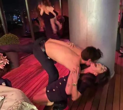 Zaniolo, il tango con la mamma scatena la bufera: "Ma il ginocchio non fa male?"