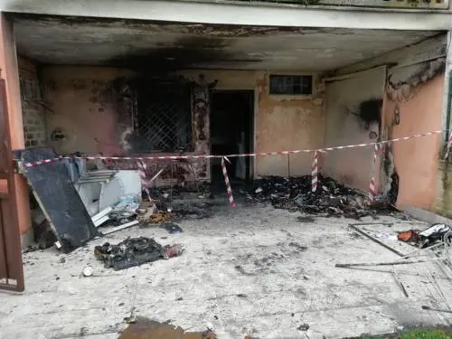 Tragedia a Capodanno, una coppia perde la casa: "È stato un petardo"