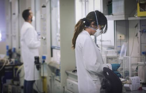 Lo strano gioco dei Big Pharma: boom dei prezzi dei medicinali