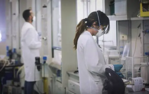 Lo strano gioco dei Big Pharma: boom dei prezzi dei medicinali