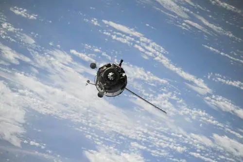 "Oumuamura è la prova che gli alieni esistono": la tesi choc dell'astrofisico