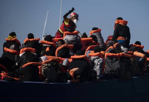 Avanti tutta per la nave Ong: Open Arms fa rotta sull'Italia