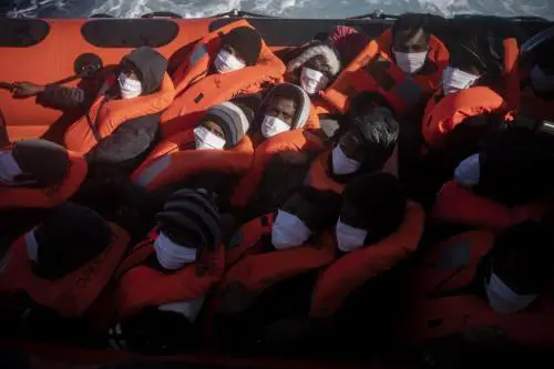 Arrivano con Open Arms altri 265 migranti. E poi processano Salvini