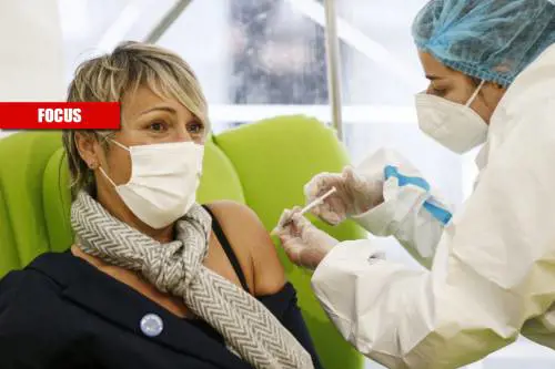 Vaccino, quali sono le reazioni avverse: "Meno di quelli tradizionali"