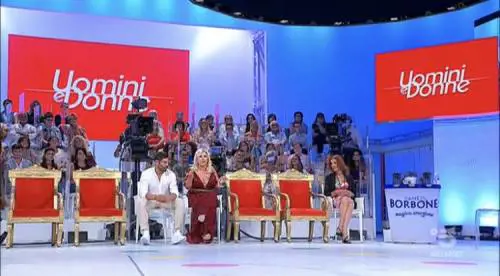 L'indiscrezione bomba: "Uomini e Donne versione vip in prima serata"