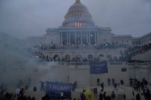 "Andiamo verso la tempesta perfetta", l'America e l'allerta per le presidenziali