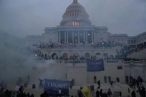 "Andiamo verso la tempesta perfetta", l'America e l'allerta per le presidenziali