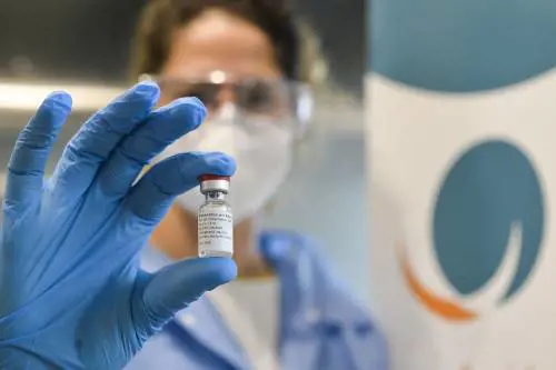 L'Oms cambia le "dritte": "Seconda dose del vaccino anche dopo 6 settimane"