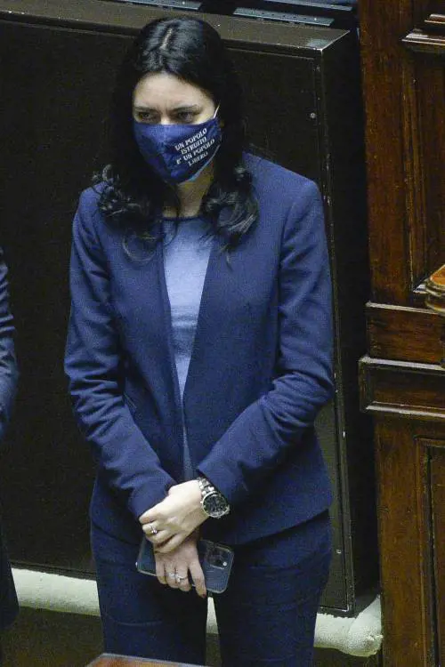 Studenti in aula in tre regioni. Polemiche con la Azzolina