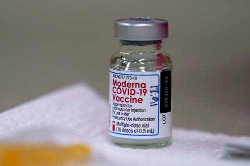 Moderna "aggiorna" il vaccino. "Ecco quanto tempo ci vuole"