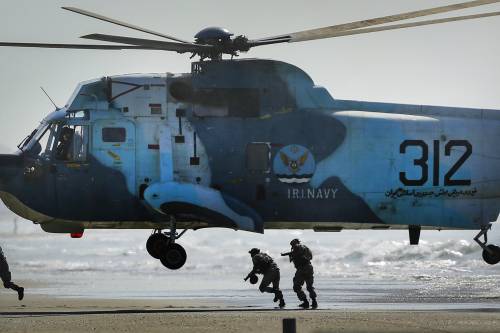 Iran mostra la sua ultima nave: ecco perché terrorizza il Golfo