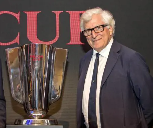 Per Prada sfilata di ricavi da 3,3 miliardi