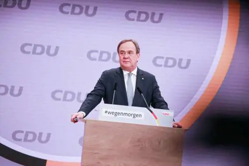 La Germania post-Merkel. Un fedelissimo nella Cdu fa vincere la continuità