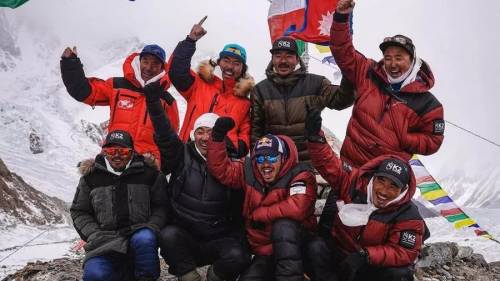 La rivincita dei "gregari": dieci sherpa in cima al K2 (mai raggiunta d'inverno)