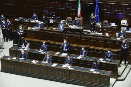 Conte ha la fiducia alla Camera Ma adesso trema per il Senato