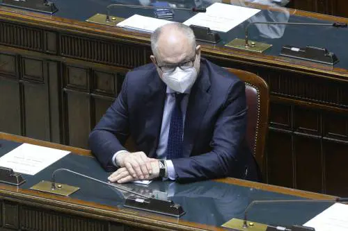 Il Pil crolla "solo" dell'8,8%. E il peggio deve arrivare