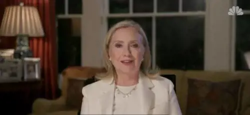 Ora Hillary Clinton diventa scrittrice: ecco il thriller contro Trump
