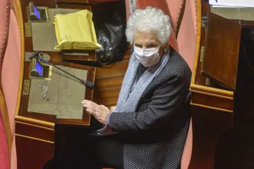 Così Sgarbi asfalta la Segre