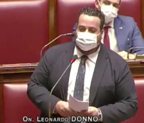 "Non sapete che vuol dire alzarsi alle 6 di mattina", Donno scatena la bagarre