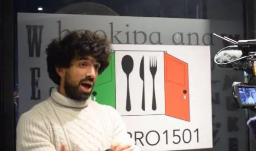 L'antipasto, la pizza e il dolce Ma la cena ribelle finisce male