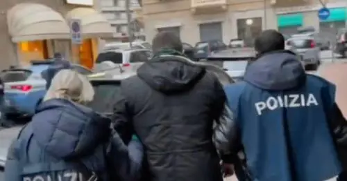 "Donne? Da sparare in testa" Fermato terrorista suprematista