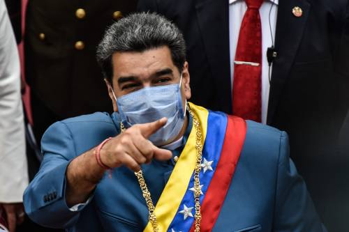 "Maduro è un dittatore". La beffa degli hacker all'aeroporto di Caracas