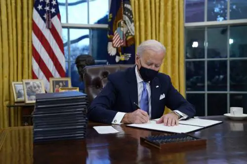 Nella prima telefonata con Xi Biden fa il duro (ma per finta)