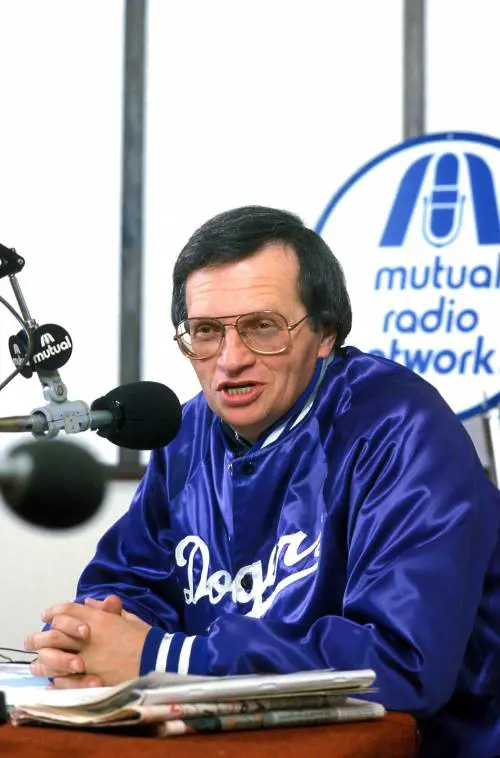 Morto Larry King, il giornalista in bretelle. Ha intervistato tutti i potenti del mondo