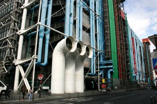 Arrivederci Pompidou: chiude il museo-icona. La rivolta degli studenti