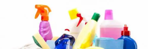 Ordinano succo di frutta ma le versano detersivo: orrore su una bambina