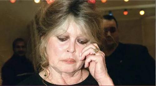 Brigitte Bardot fuori controllo: "Il Covid è una cosa buona"