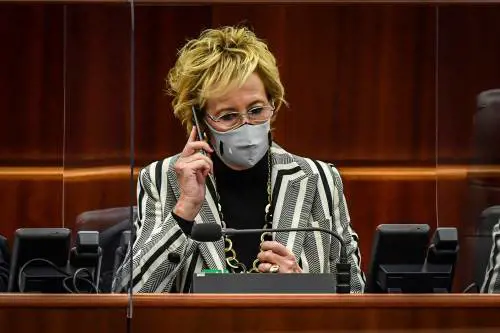 Il sindaco va all'attacco: "Dati non più credibili". Moratti: "Calo di malati"