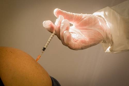 La corsa al vaccino italiano. "Cura pronta a settembre"