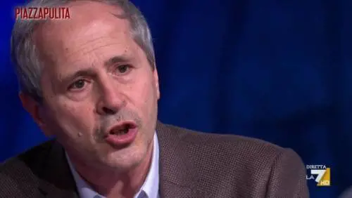 Mascherine, previsione choc di Crisanti: "Quando non le useremo più"