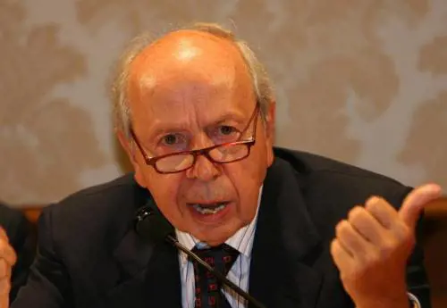 È scontro in tribunale tra Dini e Bankitalia per la sua abitazione