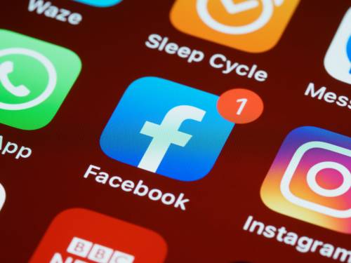 Facebook pronta a fare causa ad Apple: pratiche contro il mercato nella gestione dell'App Store