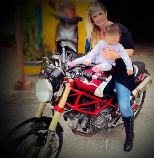 Candida e il suo Leon morti in sala parto. Ira dei familiari: "Verità"