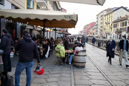 Zona gialla e strade piene. L'ira dei sindaci sul Cts: "Sono loro i responsabili"