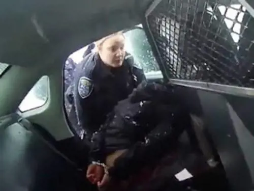 Spray al pepe sulla bimba afro: la polizia Usa torna nella bufera